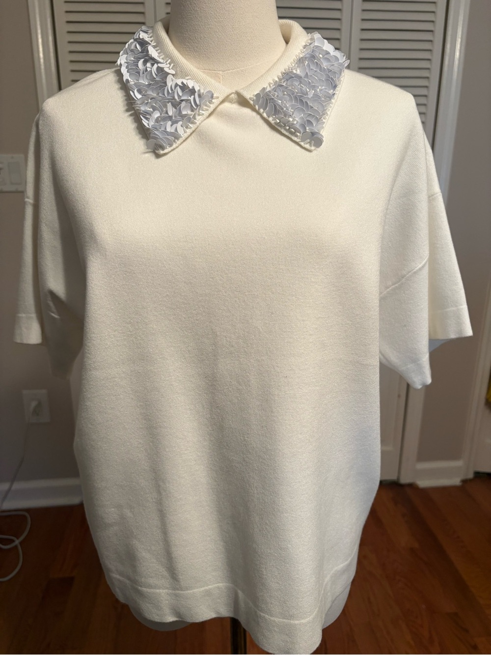 Essentiel Antwerp White Knitted Blouse With White Sequins Collar